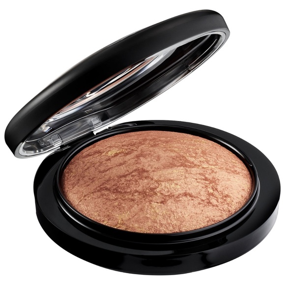 MAC Mineralize SkinFinish Face Powder - Picture 6 of 6
